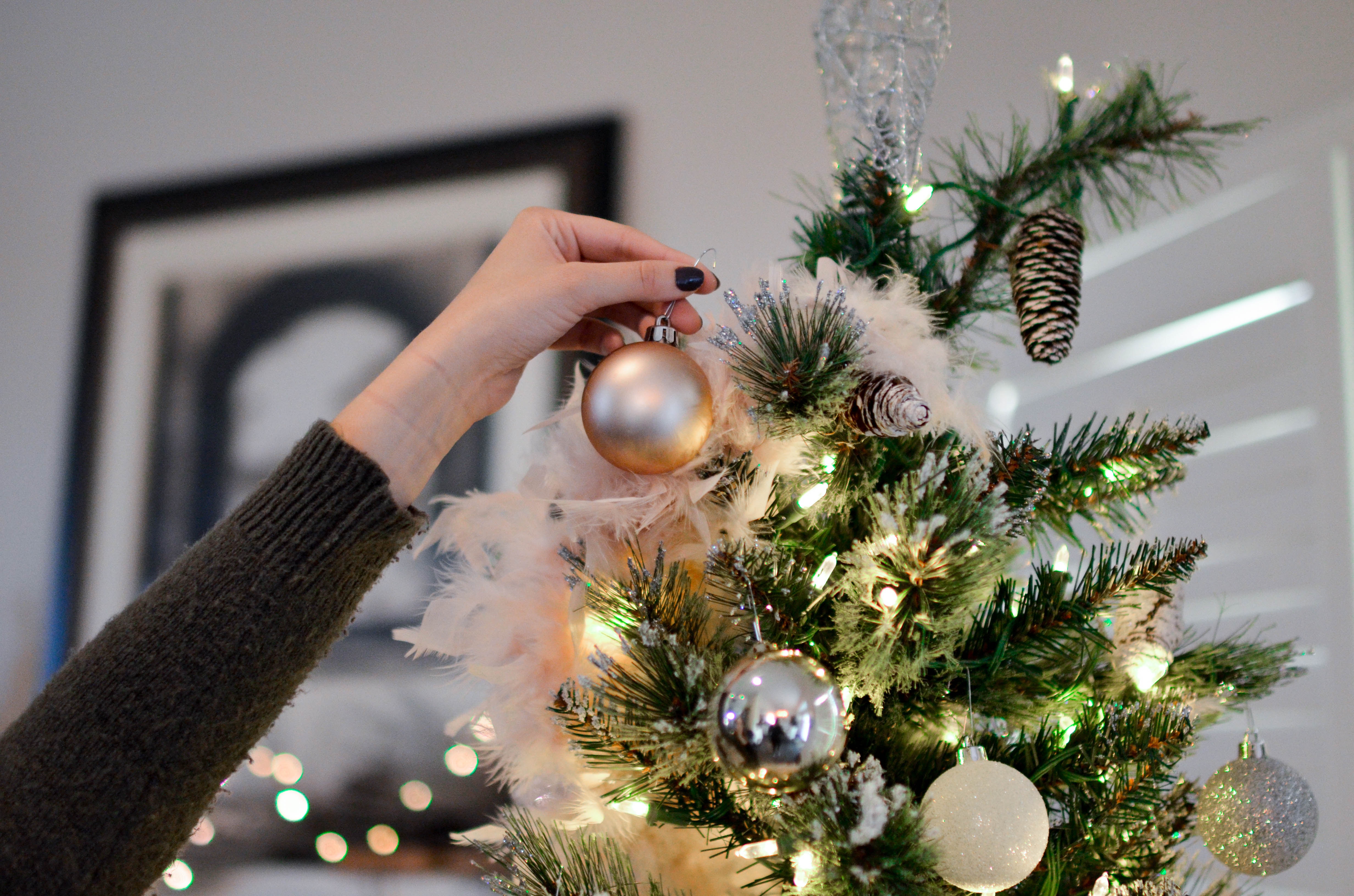 decorating your christmas tree